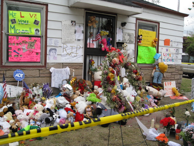 Michael Jackson shrine, Gary 7-2009.JPG